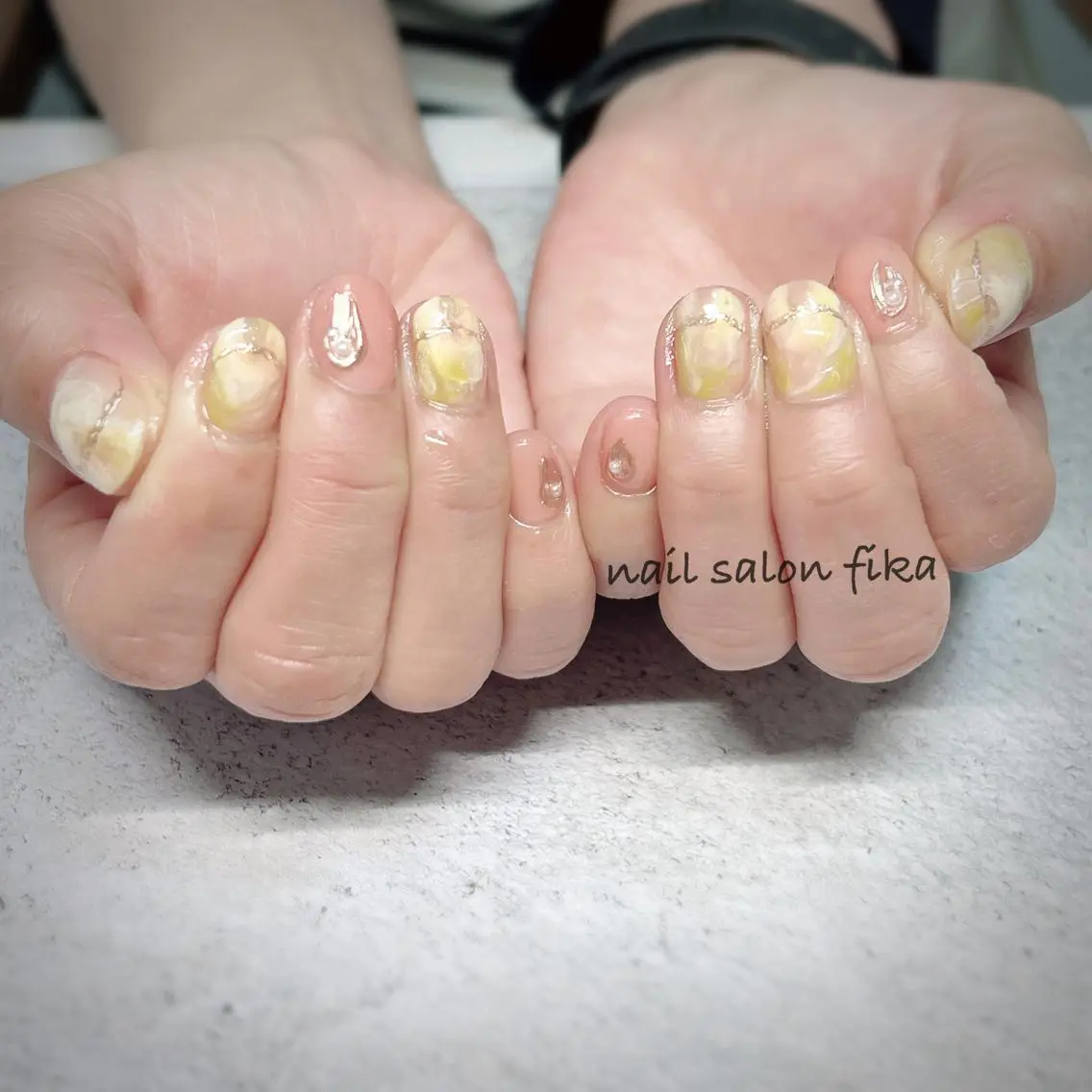 ネイル グリーン 大理石ネイル(マーブル) ピンク ピスタチオネイル ショートネイル nail salon fikaのネイルデザイン