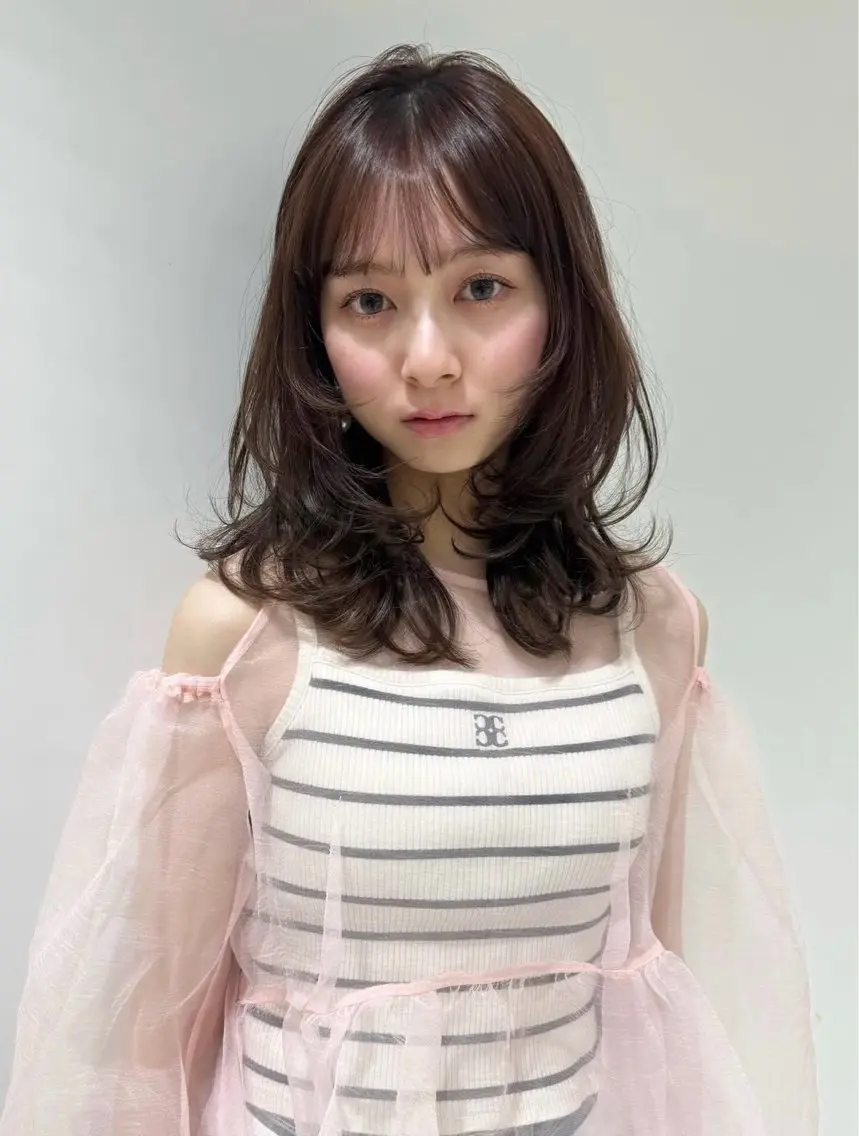 ミディアム 'AXIS cocoroのヘアスタイル