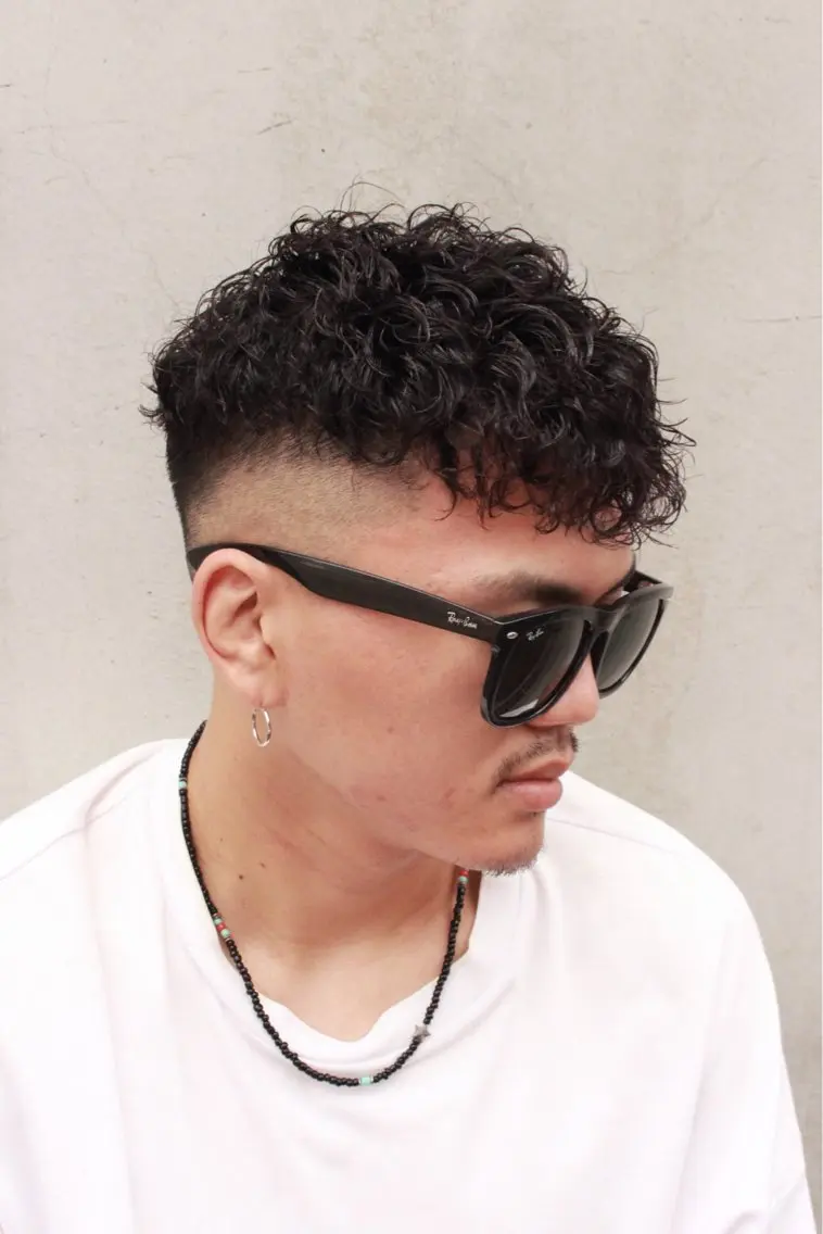 ショート パーマ メンズ フェードカット メンズパーマ スペインカール スパイラルパーマ 宇野 シゲトのヘアスタイル