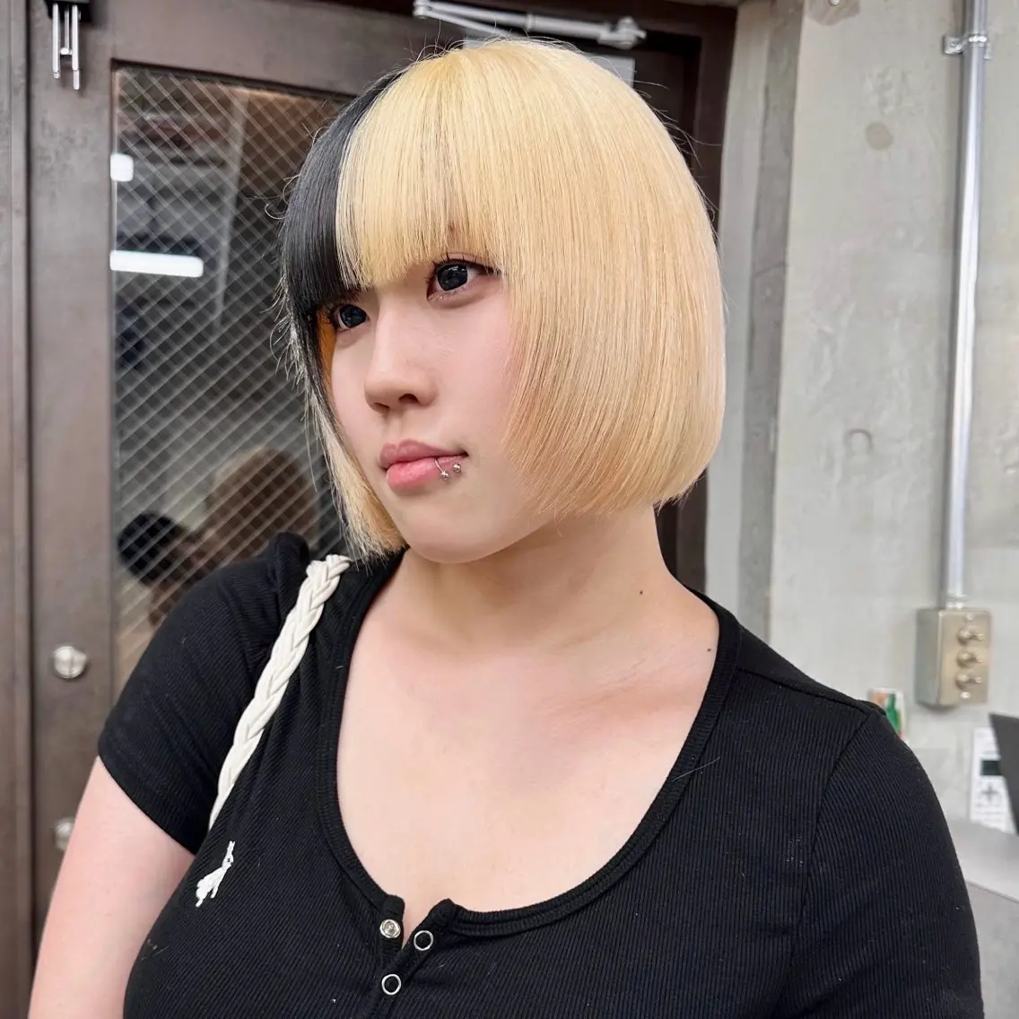 ショート カラー 黒髪 ブリーチ 抜きっぱなしブロンド ブロンド デザインカラー カット ヘアカラー トリートメント TAKUMAブリーチ /切りっぱなし🪽のヘアスタイル