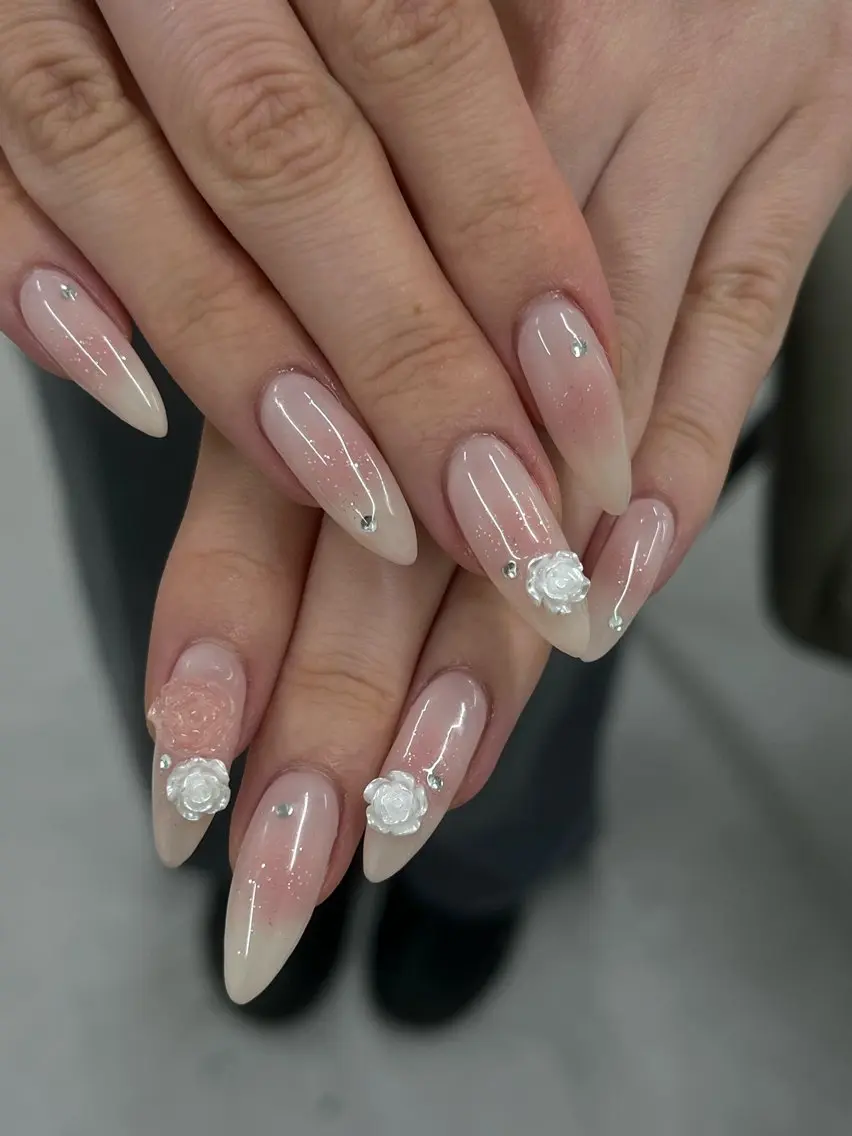 ネイル チークネイル キラキラネイル ハンドネイル schon 🎀saraのネイルデザイン
