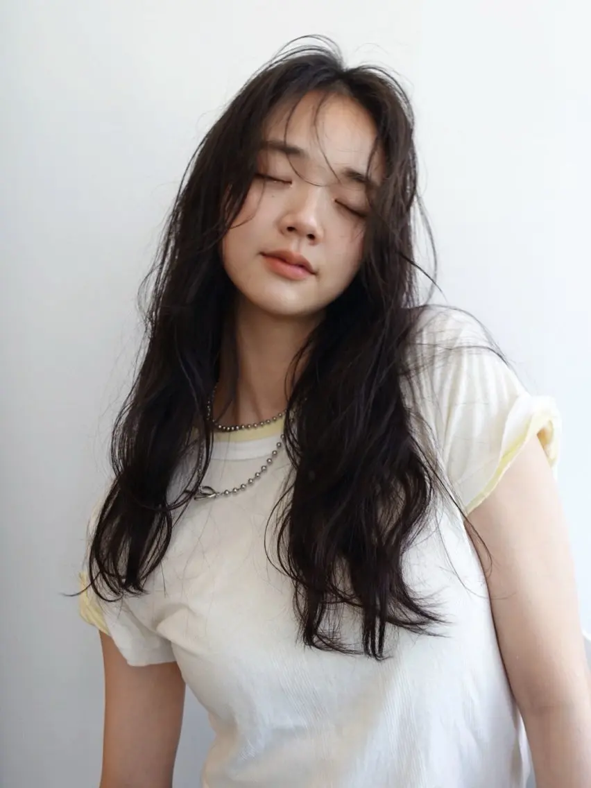 ロング 透明感カラー 🎀エリコ🌈のヘアスタイル