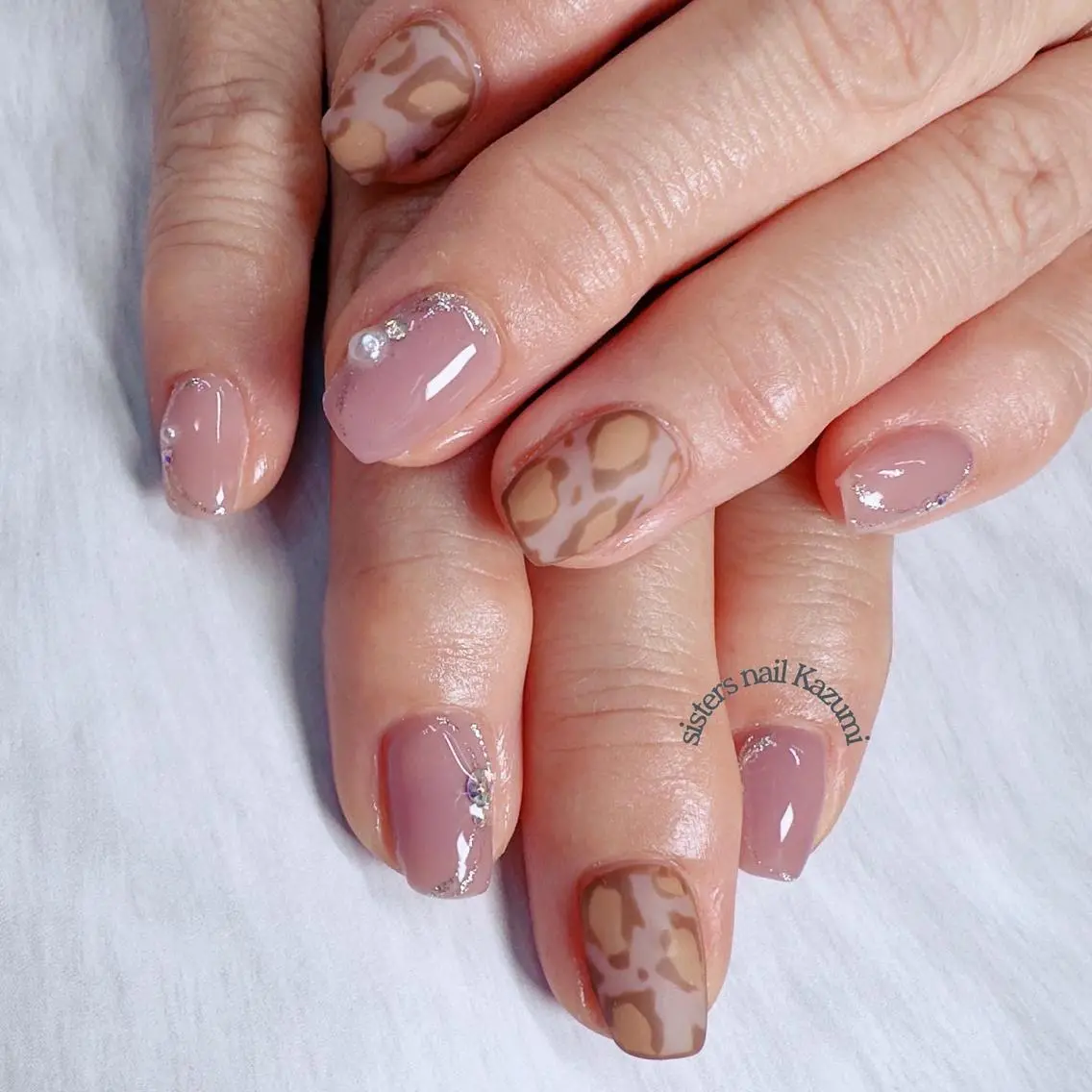 ネイル アニマル柄 アートネイル カジュアル オフィスネイル ピンク sisters nail.fのネイルデザイン