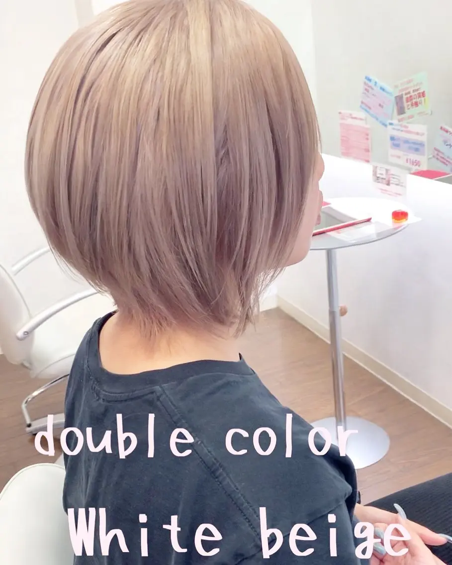 ショート カラー ベージュカラー ダブルカラー ミルキーベージュ カット ヘアカラー GLAD 萩原のヘアスタイル