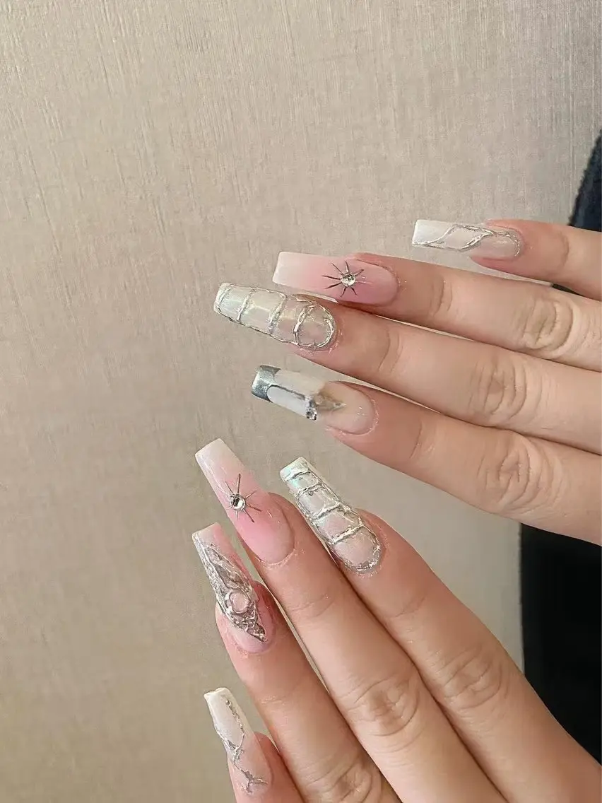 ネイル フラワーネイル フレンチネイル ジェルネイル ガラスフレンチ ハート ハンドネイル BabyYouMi nailのネイルデザイン