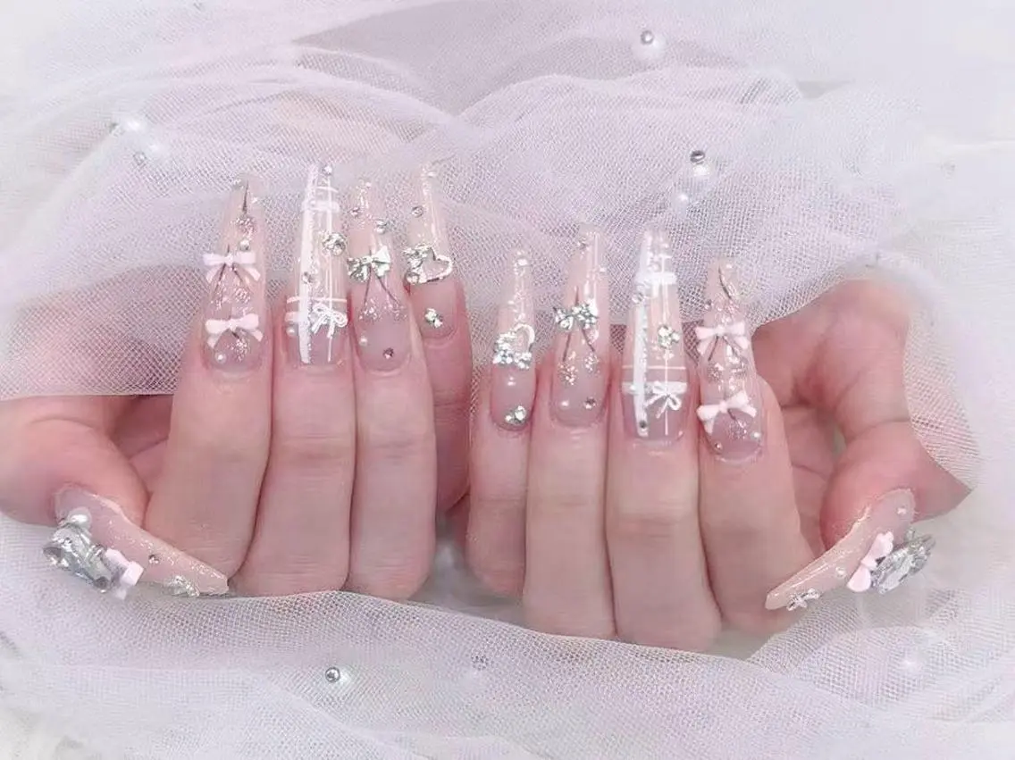 ネイル 長さ出し キラキラネイル 韓国ネイル ロングネイル マグネットネイル ハンドネイル ハンドケア MochiMochi 🎀新宿／長さ出しのネイルデザイン