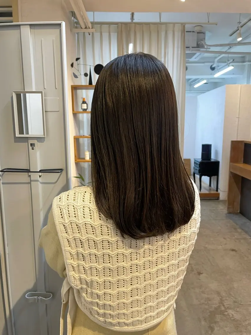 セミロング カラー mina / 透明感ベージュカラーのヘアスタイル