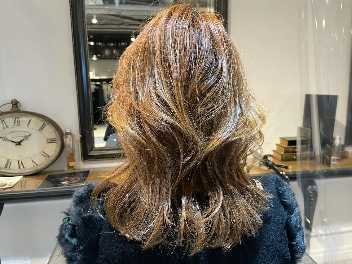 セミロング カラー 久永 悠加のヘアスタイル