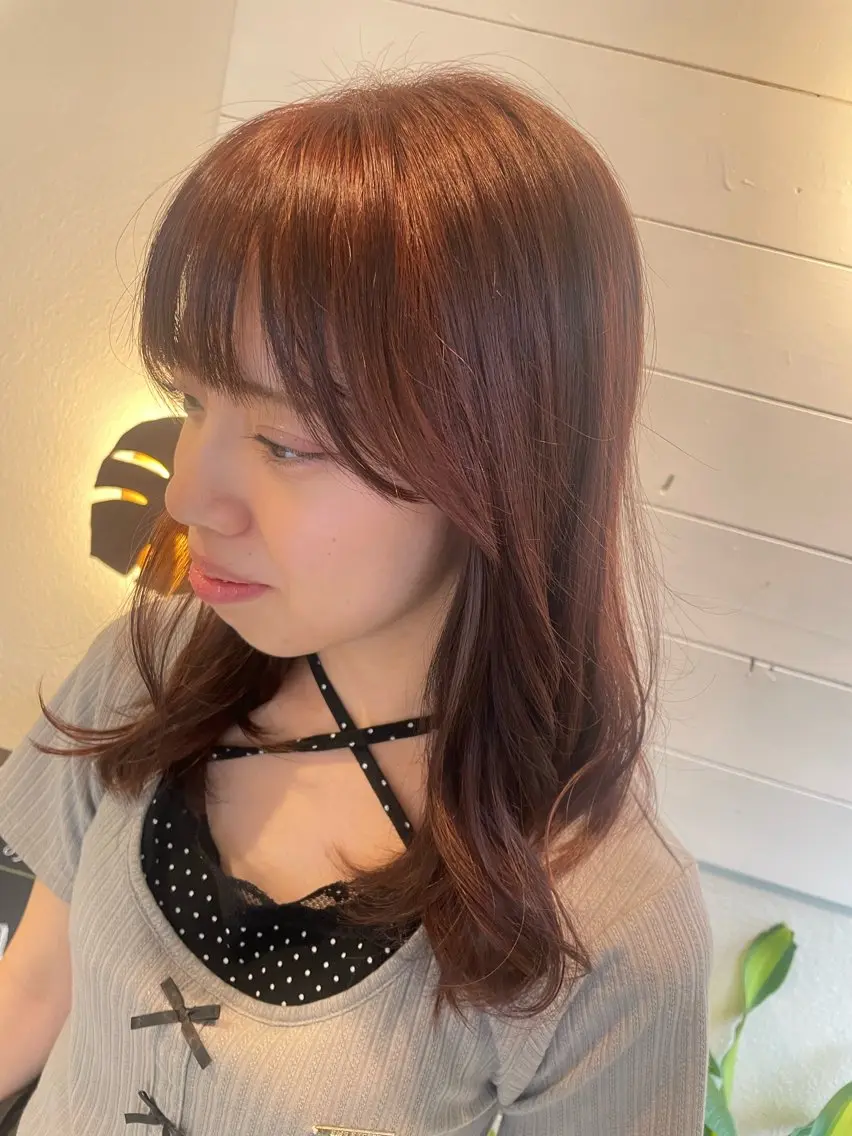 ミディアム レッドブラウン 広瀬 珠優のヘアスタイル