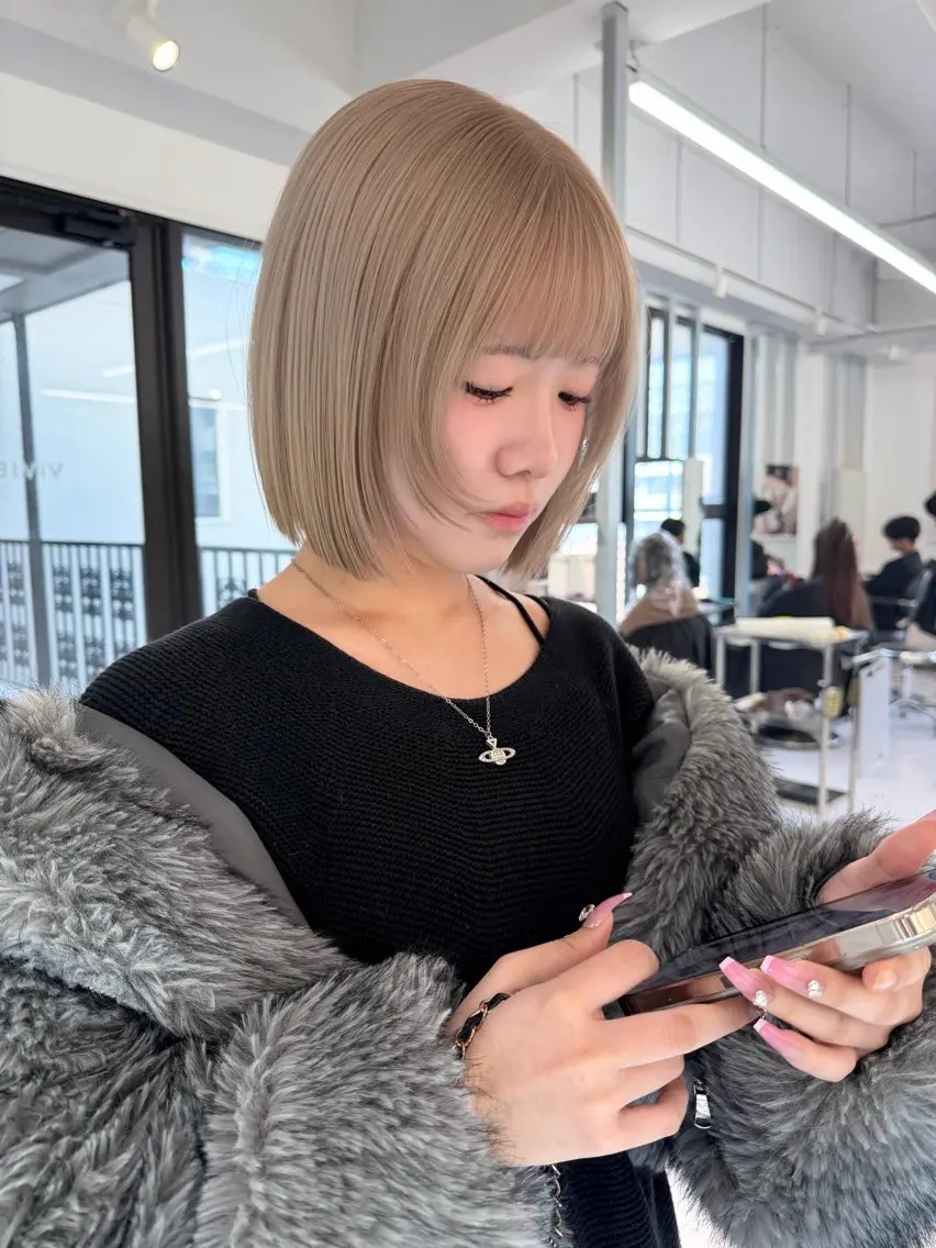 ショート カラー ベージュカラー ブリーチ ケアブリーチ デザインカラー ダブルカラー カット ヘアカラー トリートメント TATSUブリーチ/ ミルクティーベージュのヘアスタイル