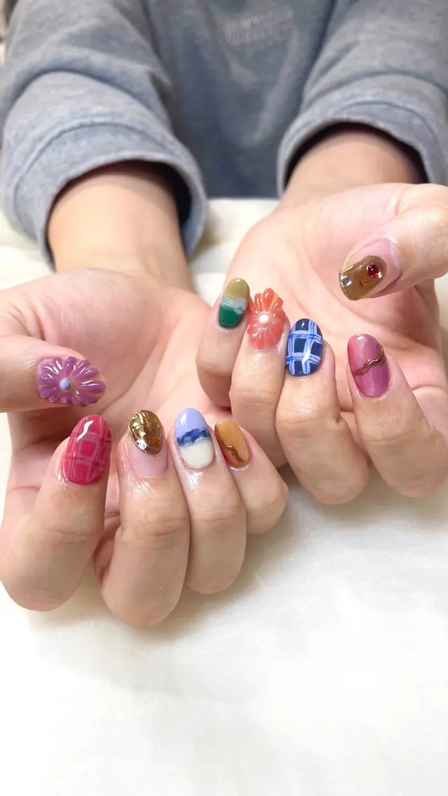 ネイル ミラーネイル ニュアンスネイル ハンドネイル 新井 ひなののネイルデザイン