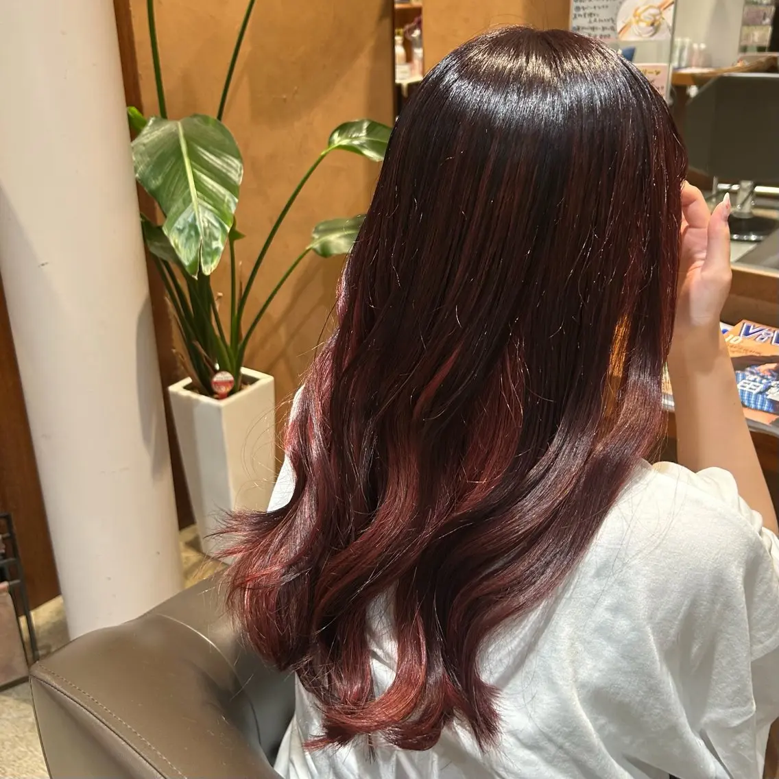 カラー ブリーチ ピンクカラー レッドカラー 中山 紗希のヘアスタイル