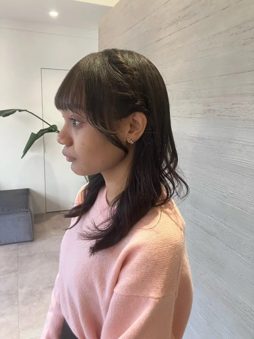 ミディアム サキ🤍ハイトーン 🩰くびれ巻きヘアのヘアスタイル