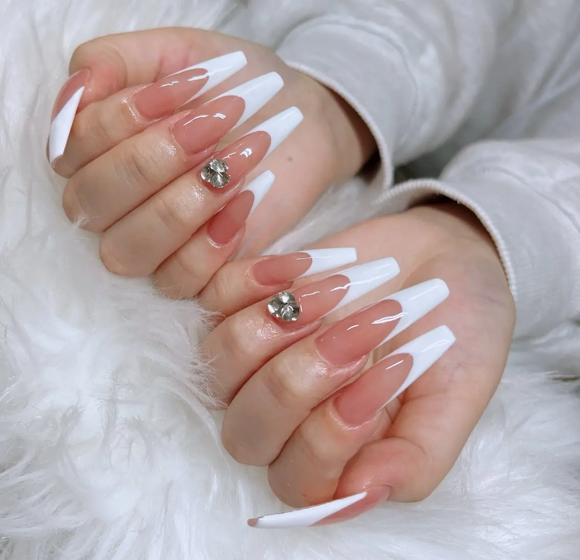 ロング 韓国風ヘア ロング クリスマス ハンドネイル Lee _nailのネイルデザイン