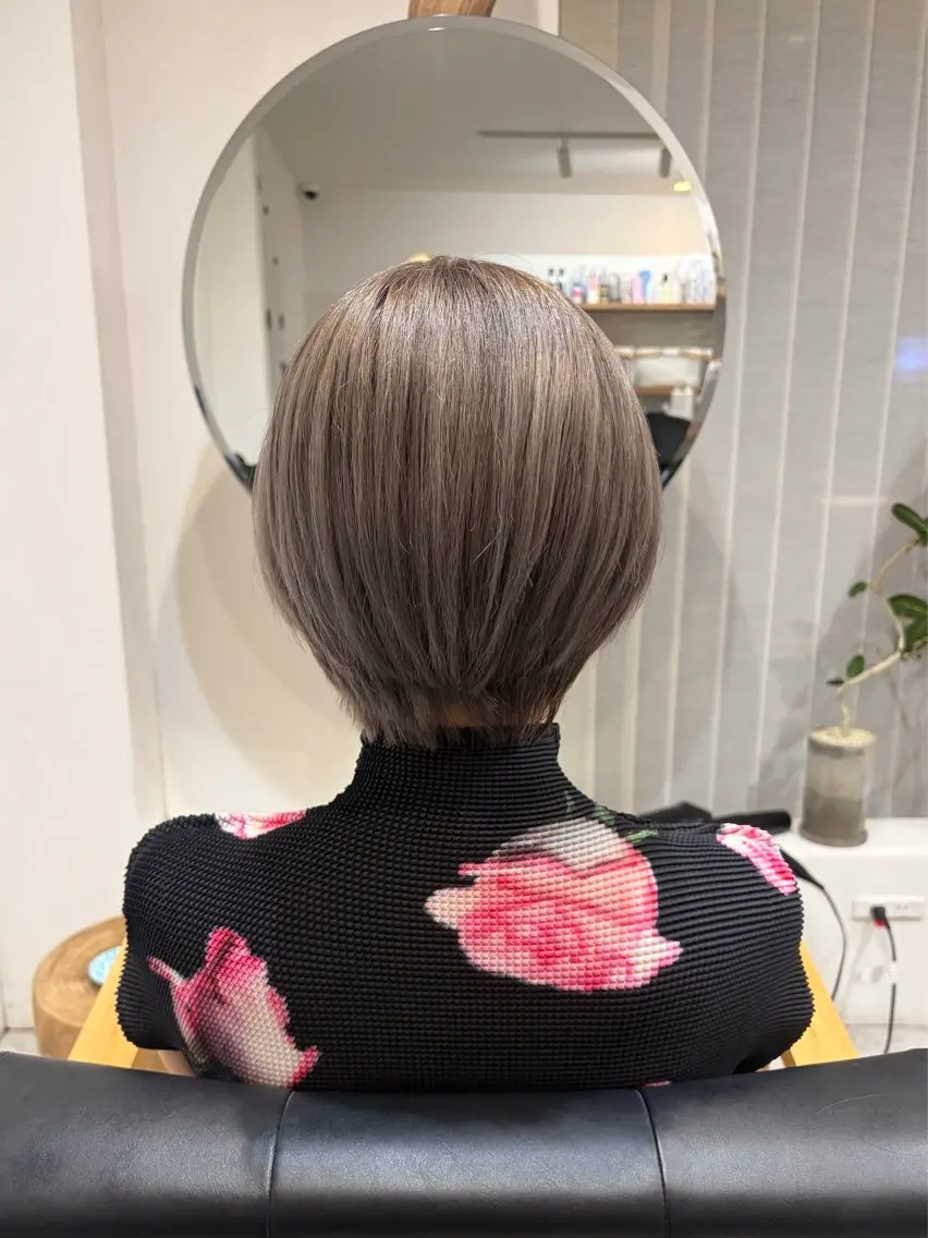 カラー ブリーチ 透明感カラー グレージュ ハイトーンカラー ハイトーングレージュ ブリーチカラー 🦋RANA🦋のヘアスタイル