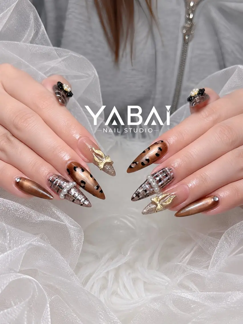 ネイル アニマル柄 ブラウン ゴールド ロングネイル YABAI NailStudioのネイルデザイン