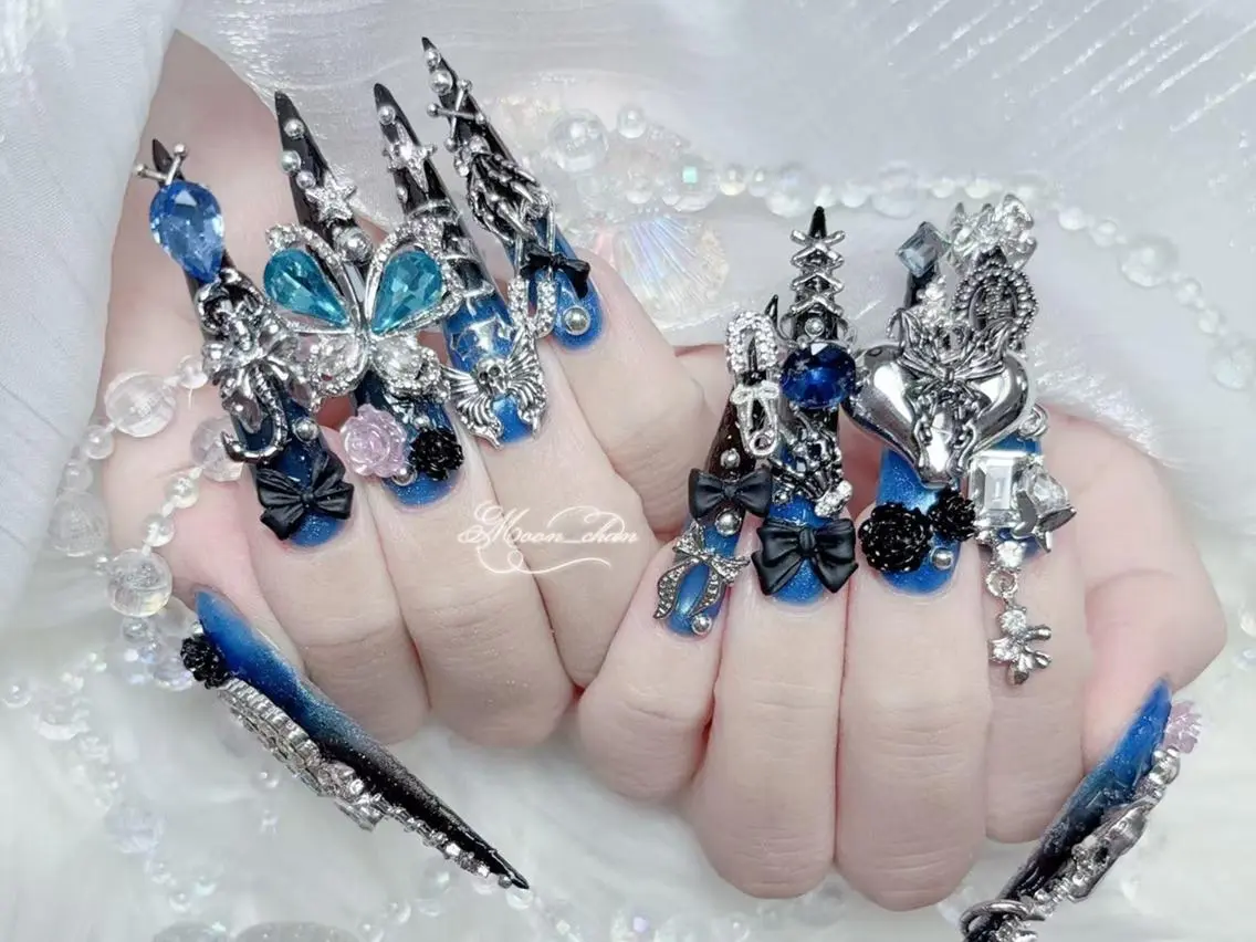 ネイル 長さ出し キラキラネイル 韓国ネイル ロングネイル マグネットネイル ハンドネイル ハンドケア KTNail 🎀 長さ出し専門店のネイルデザイン