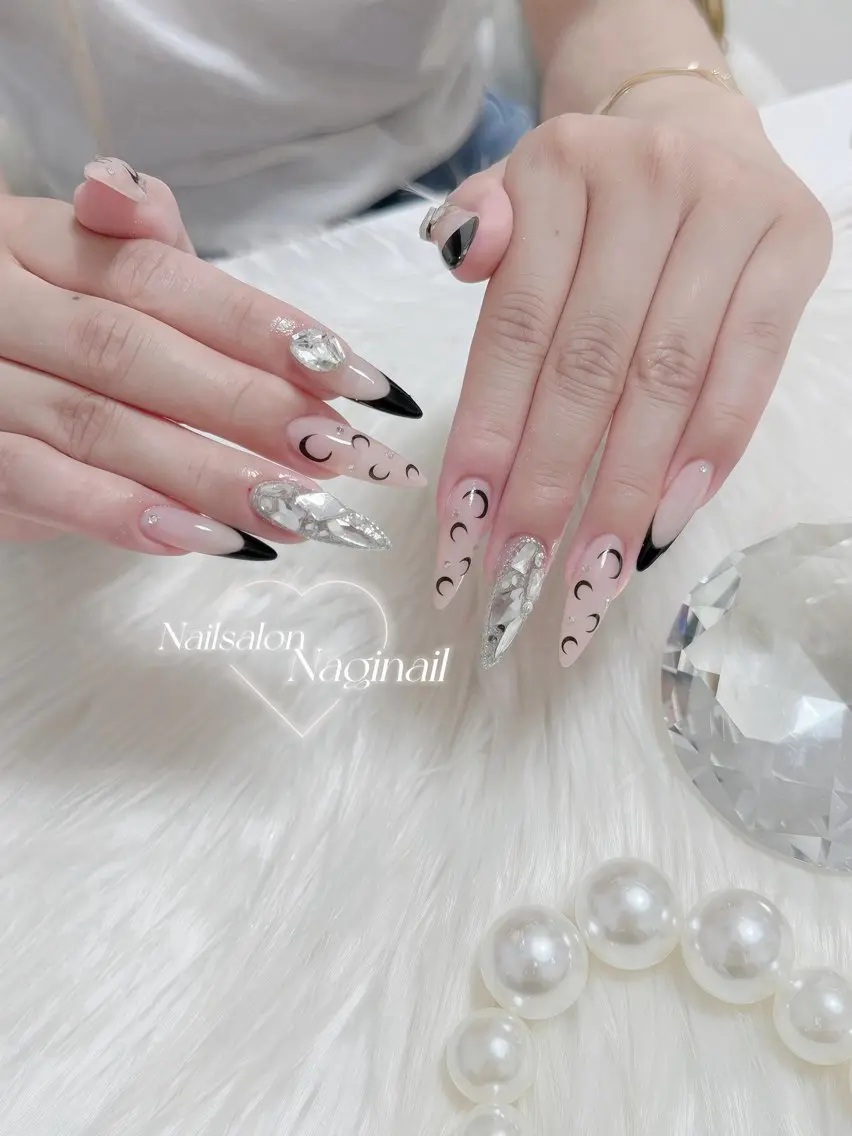 ネイル フレンチネイル キラキラネイル 韓国ネイル ロングネイル シルバー ハンドネイル nagi nailのネイルデザイン