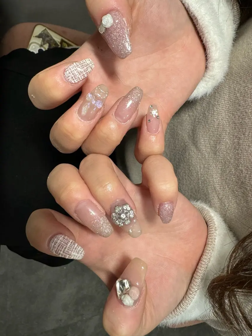 ネイル LAVISH 大和店 emi･:*+のネイルデザイン