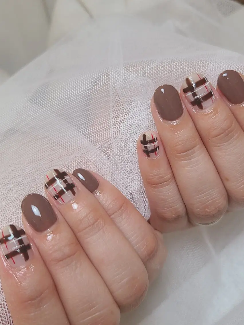 ネイル ブラウン ガーリー ショートネイル 冬ネイル Nailroom3  古屋のネイルデザイン