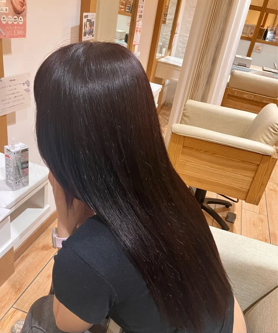 ロング カラー 黒髪 レッドカラー 岡村 凜のヘアスタイル