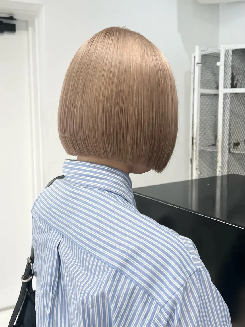 ショート カラー アッシュ ベージュカラー 透明感カラー ミルクティーベージュ ボブ カット ヘアカラー トリートメント HARU//原宿🤍 リピート率NO.1のヘアスタイル