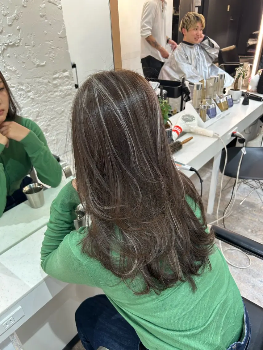 ロング カラー グレージュ ヘアカラー トリートメント レイヤーカット BLend 渋谷のヘアスタイル