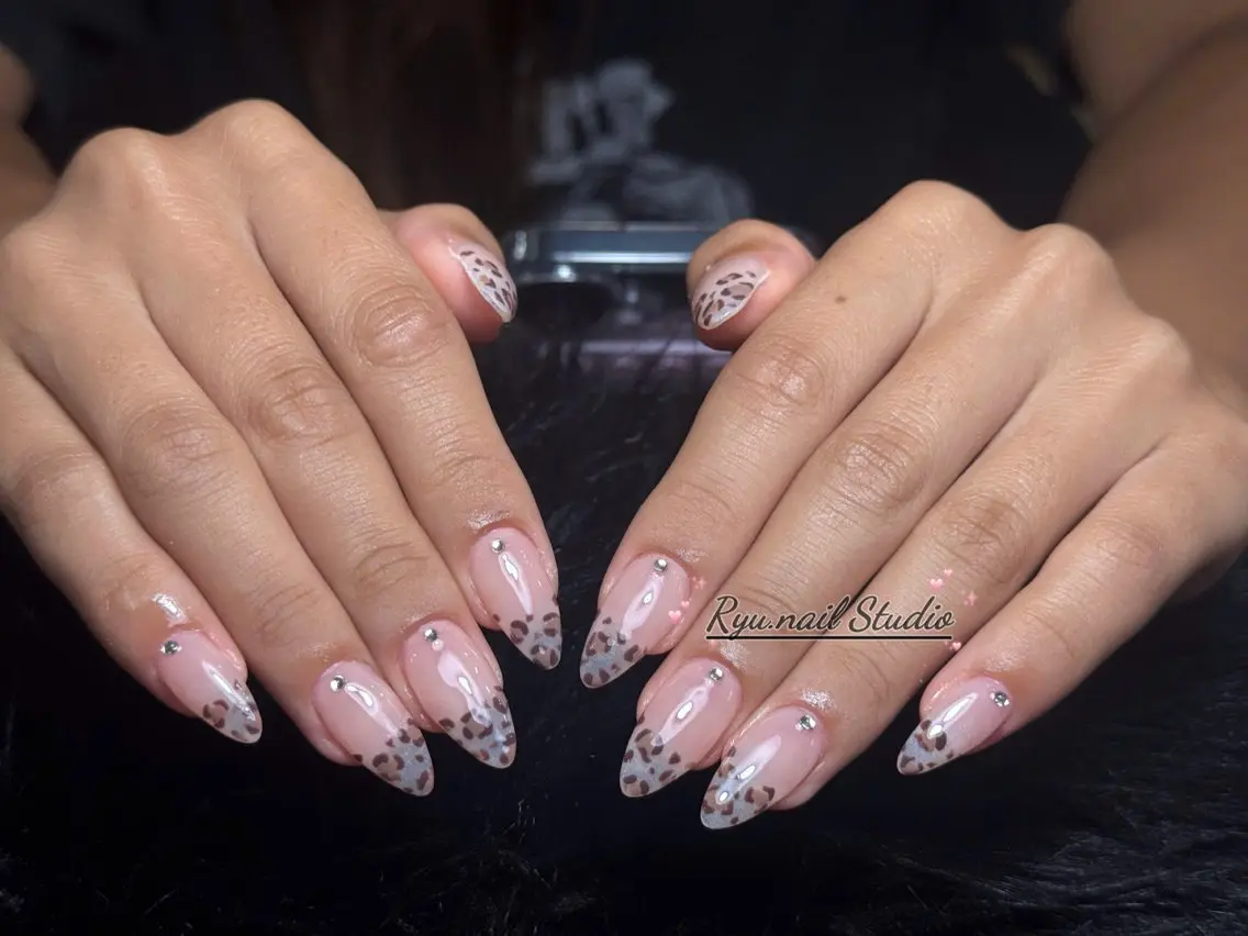 ネイル アートネイル フレンチネイル ジェルネイル キラキラネイル ニュアンスネイル ハンドネイル Ryu Nail YukiChanのネイルデザイン