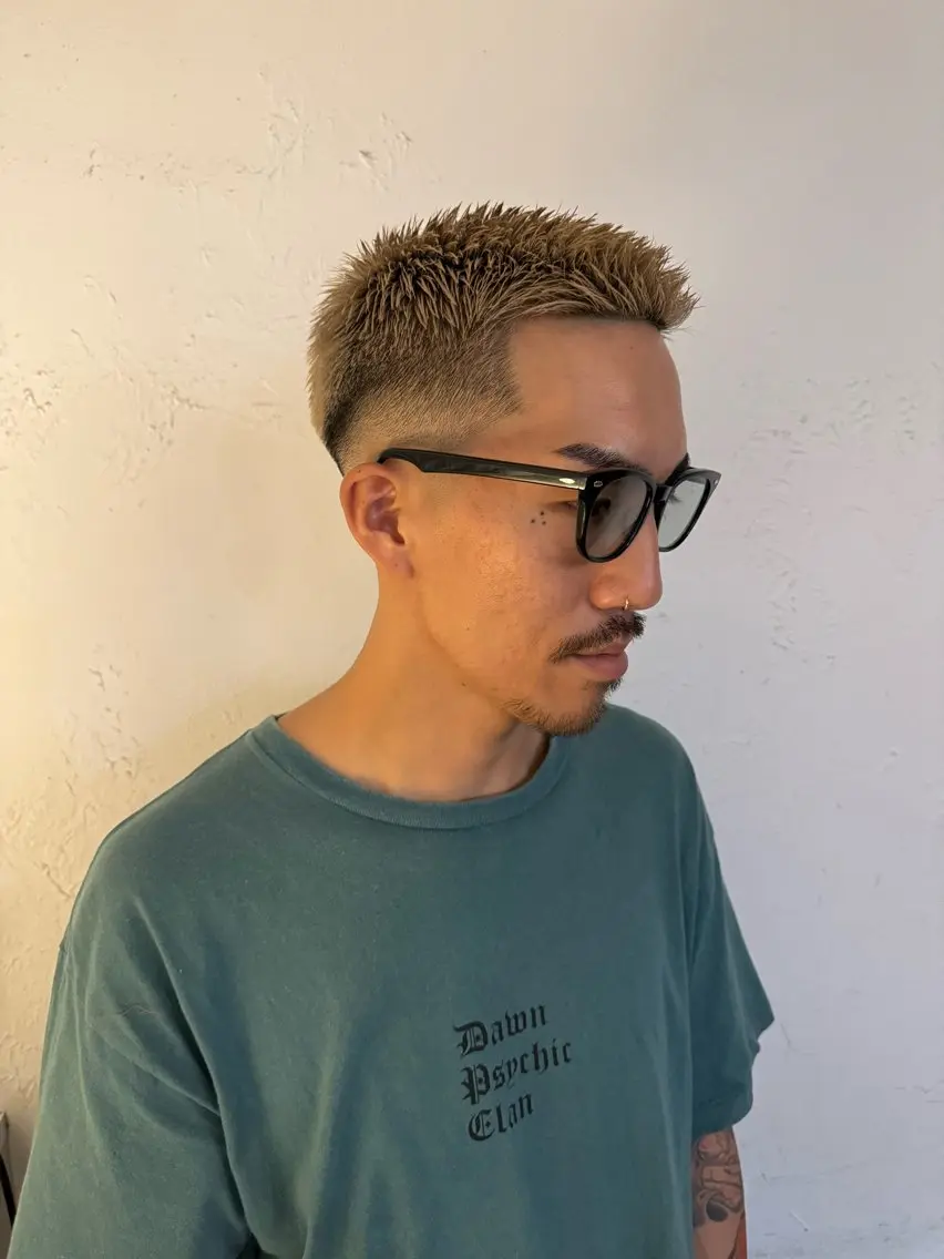 ショート メンズ フェードカット メンズハイライト メンズショート スキンフェード スパイキーショート カット トリートメント 💈メンズ特化💈 TASUKUのヘアスタイル