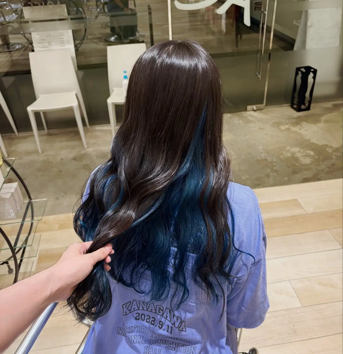 カラー ブルーカラー 安江 萌のヘアスタイル