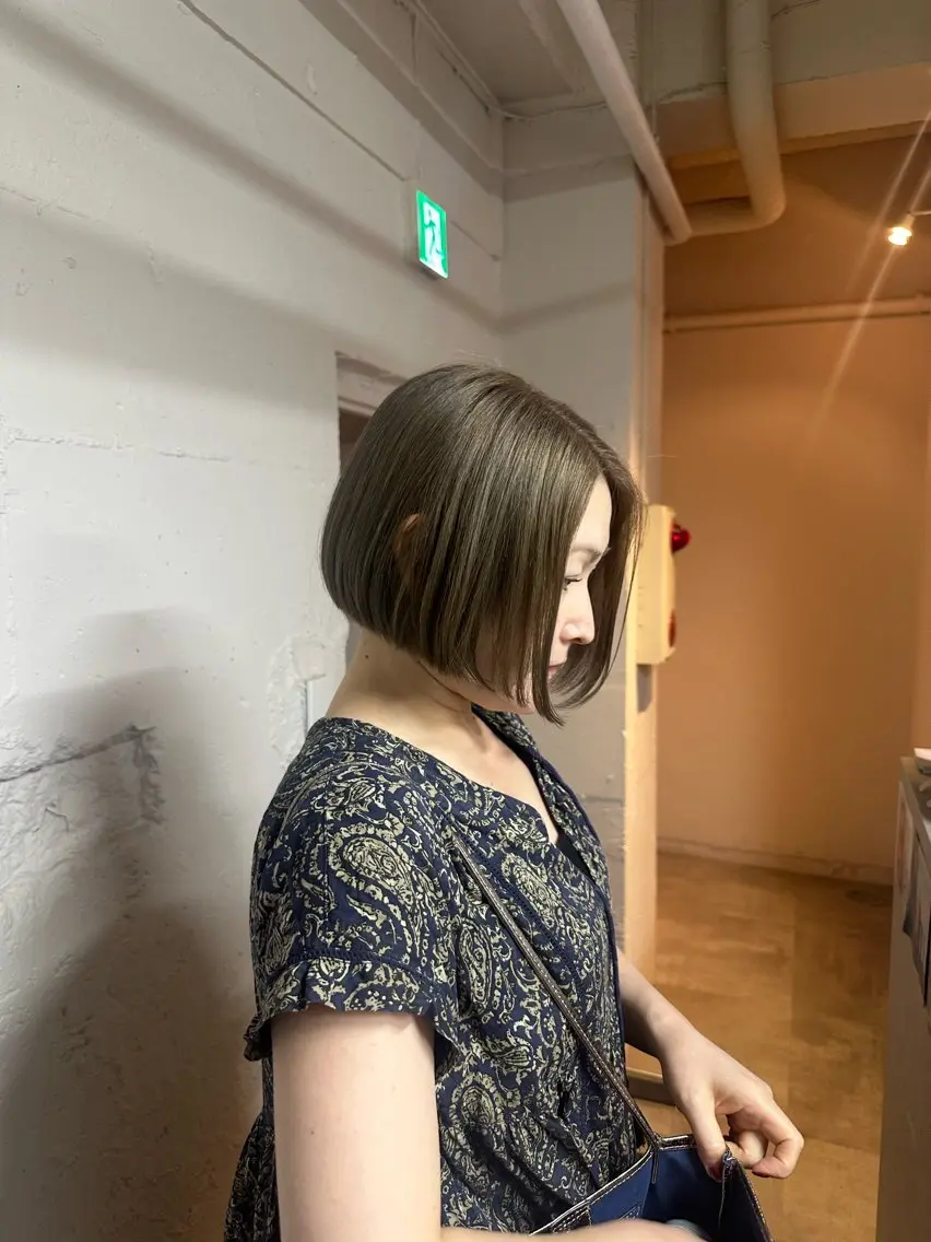 ショート カラー グレージュ ボブ カット ヘアカラー tokute よしかわなお🍒のヘアスタイル