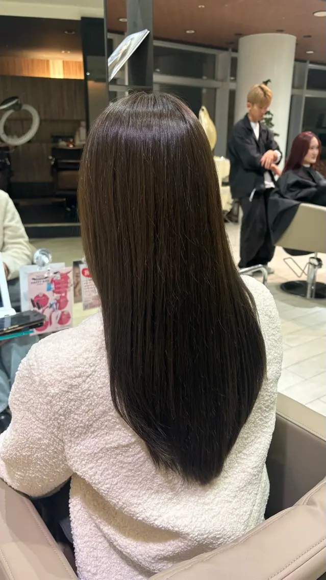 ロング アッシュ ヘアカラー 土田 アキナのヘアスタイル