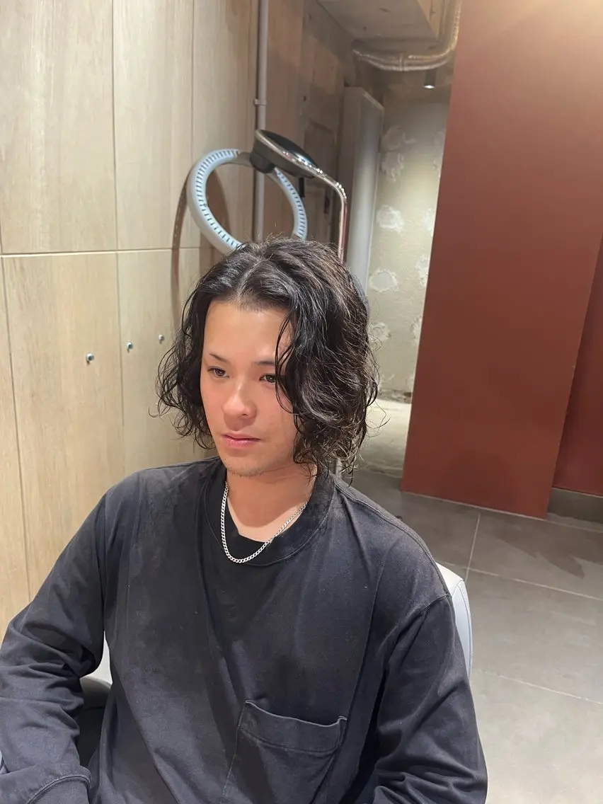 ミディアム パーマ 内尾 十蔵のヘアスタイル