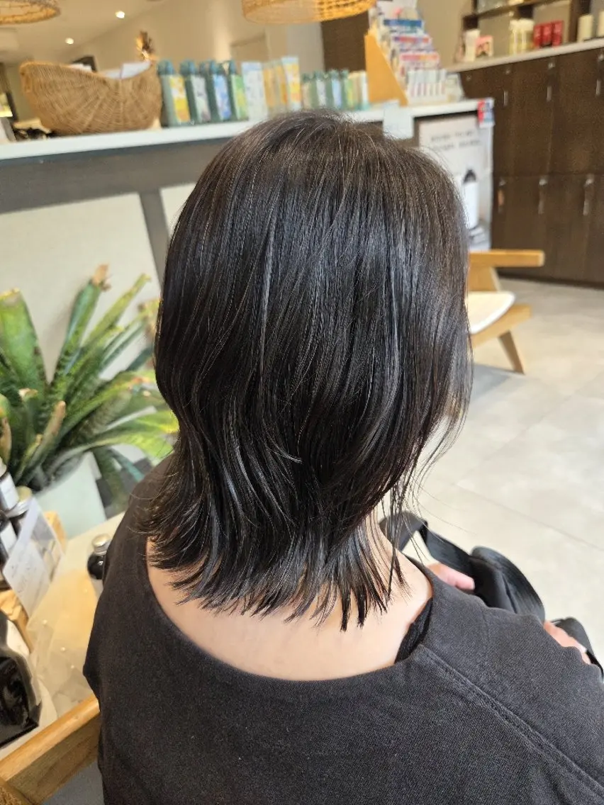 ミディアム 谷津 瞳のヘアスタイル