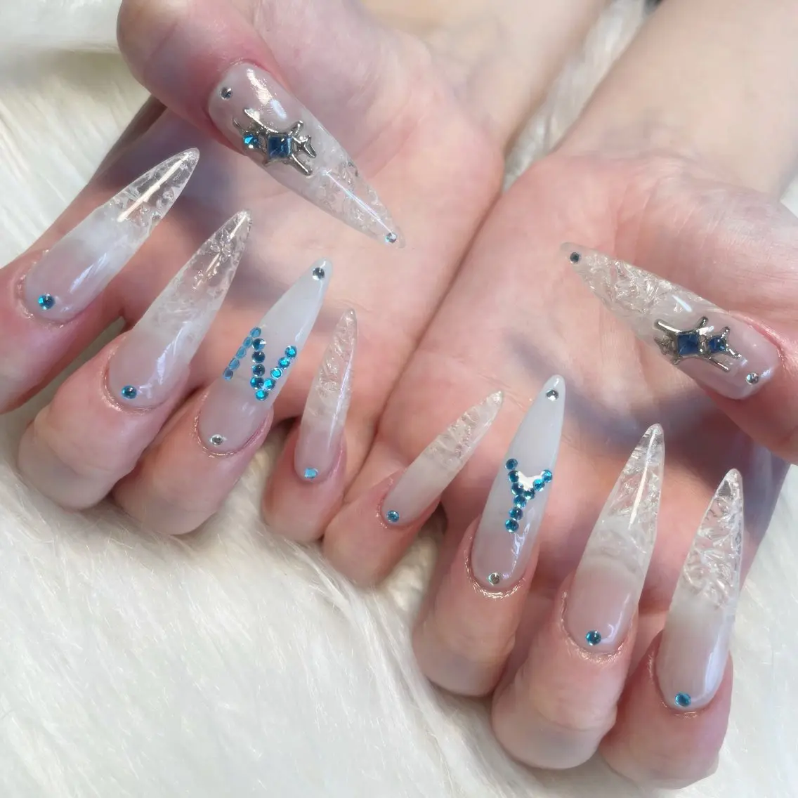 ネイル ハンドネイル ゴテゴテ💙ワンホン リオナのネイルデザイン