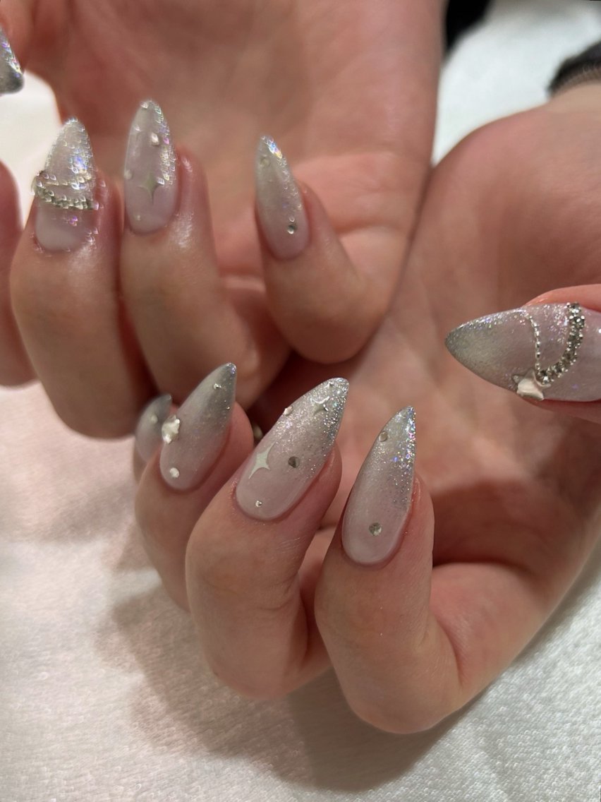 ネイル フレンチネイル ガーリー グラデーション キラキラネイル 韓国ネイル ハンドネイル ハンドケア lylynail YUUKAのネイルデザイン