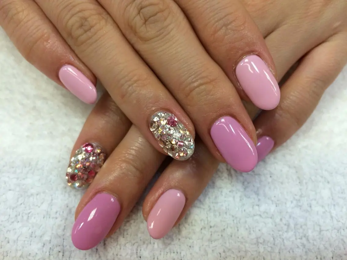 ネイル ピンク ストーンネイル nailartist lisaのネイルデザイン