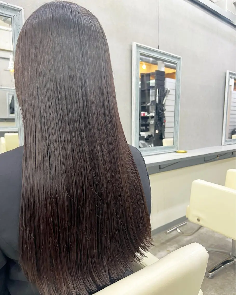 ロング YUI ハイトーンカラーのヘアスタイル