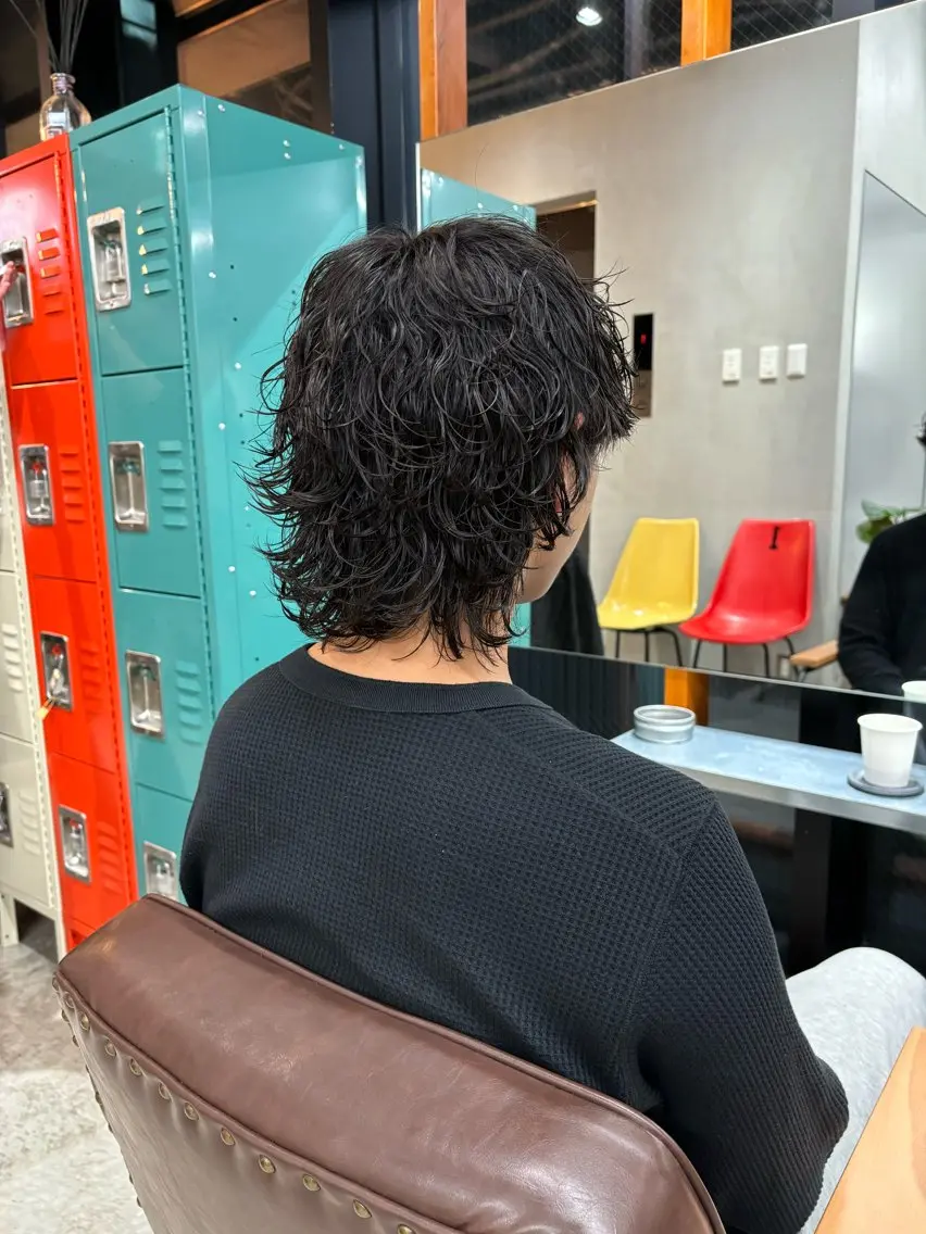 ショート メンズ 波巻きパーマ メンズウルフカット ウルフカット カット パーマ トリートメント ヘッドスパ ヘアセット オカベ ショウマのヘアスタイル