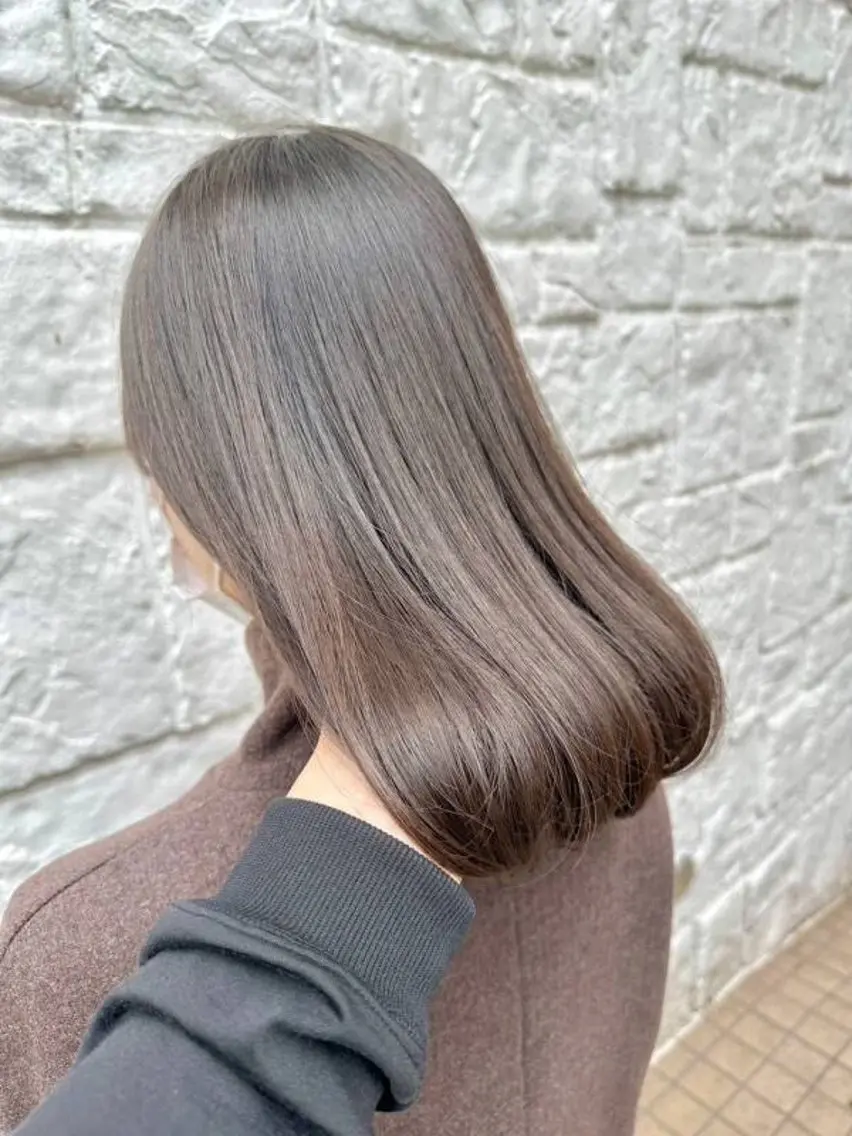 ミディアム カラー パーマ 透明感カラー グレージュ ストレートパーマ ヘアカラー 縮毛矯正 トリートメント ヘッドスパ ヘアセット 艶くすみカラー ‎/縮毛/川添桃花‎のヘアスタイル