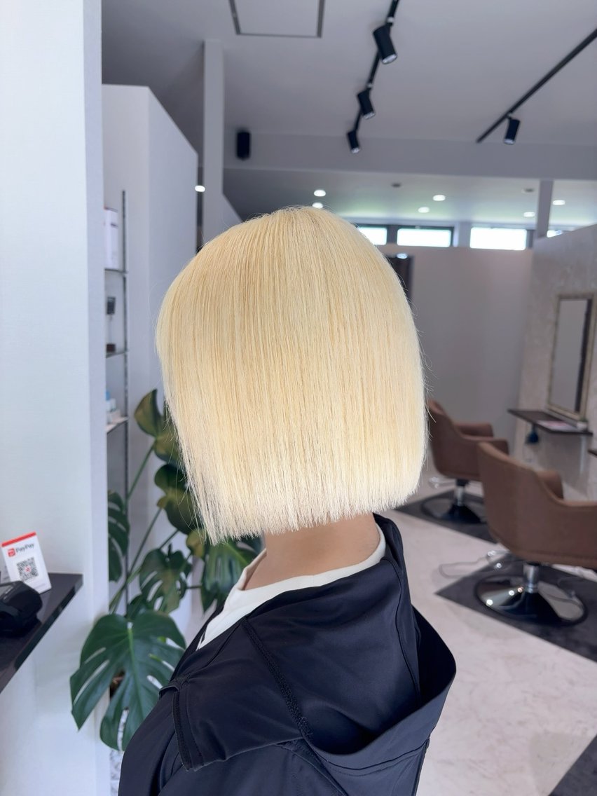 ショート ボブ 佐藤 亜加梨のヘアスタイル