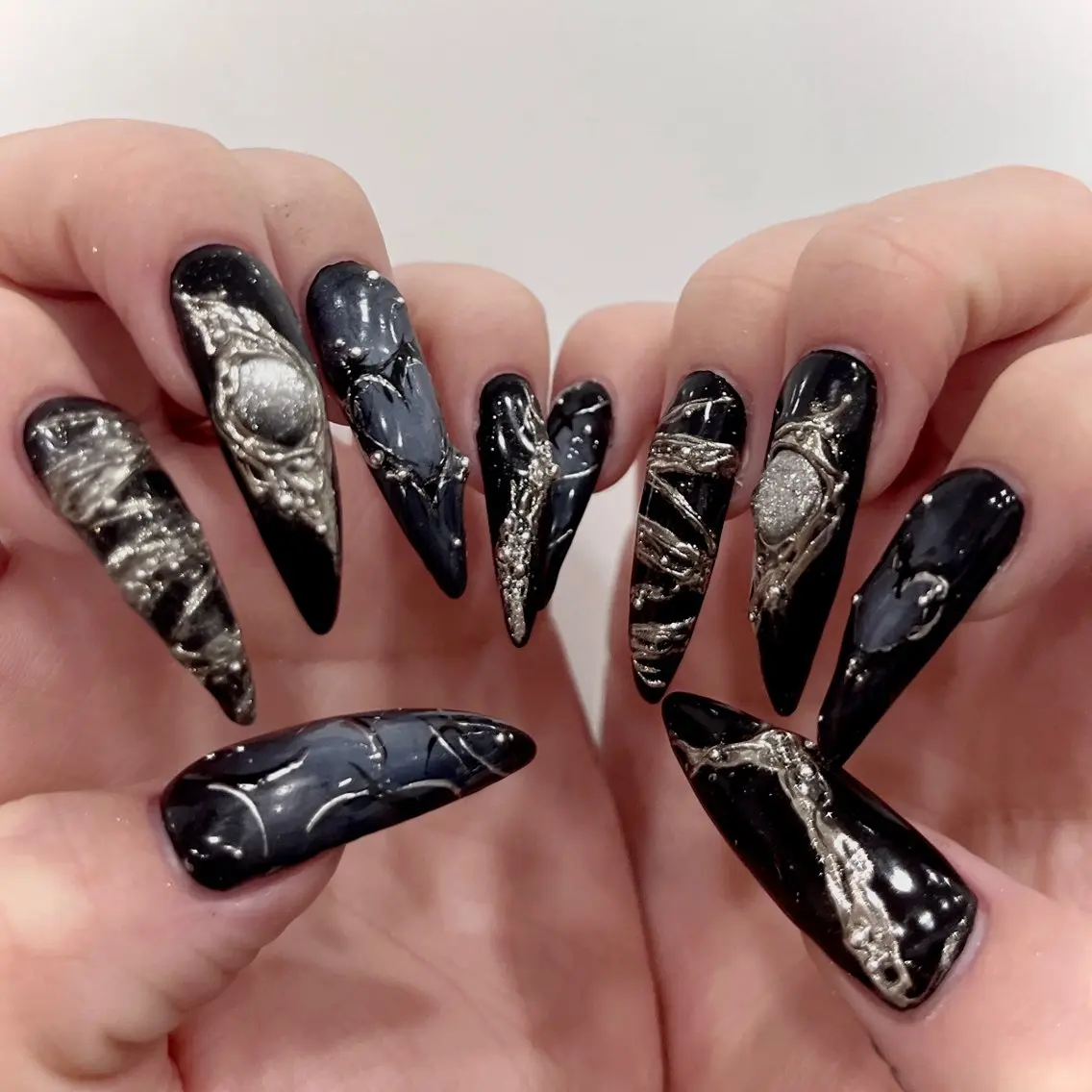 ネイル アートネイル ロングネイル ハンドネイル moca心斎橋店 Aina🐈‍⬛🤍のネイルデザイン