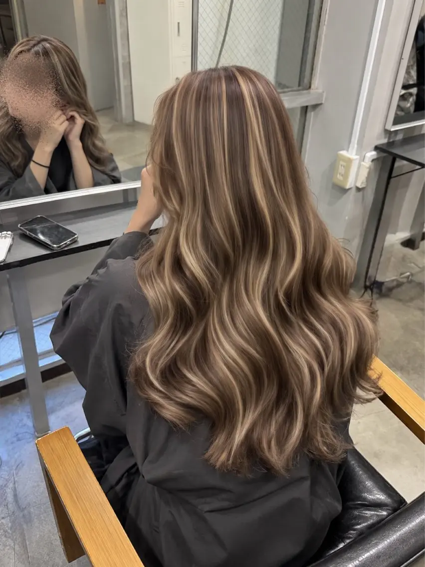 ロング ハイライト 🤍HIKARI🤍 ハイライトのヘアスタイル