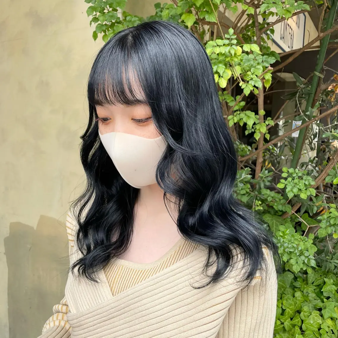 ロング カラー 黒髪 ブルーカラー ブルーブラック aya/小顔レイヤー /柔らかカラーのヘアスタイル