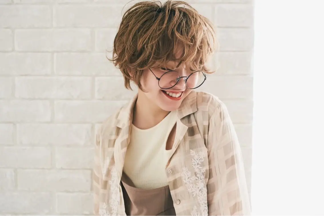 ショート カラー パーマ ゆめ ベージュカラーのヘアスタイル