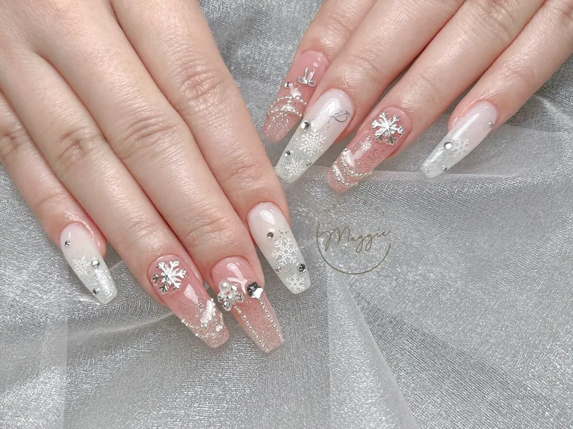 ネイル Maggie Nail🦩のネイルデザイン