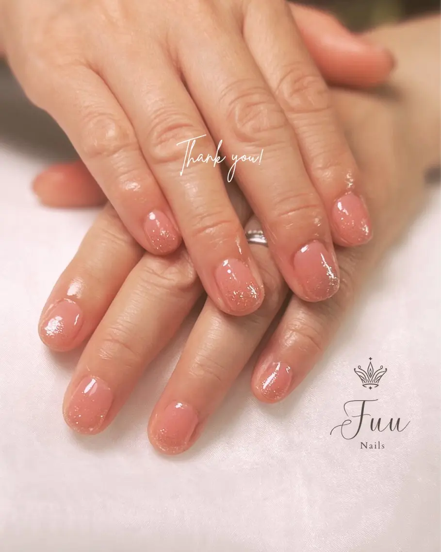 ネイル グラデーション キラキラネイル ラメ(グリッター) ラメグラデーション オフィスネイル 犬のいるネイルサロン Fuu nailsのネイルデザイン