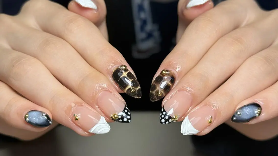 ネイル ハンドネイル 🎀 Ayaka_nailのネイルデザイン