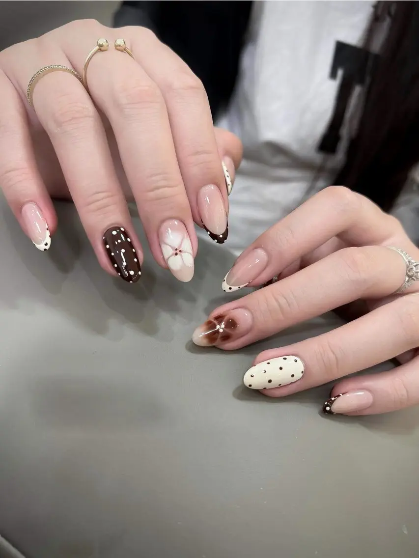 ネイル アートネイル ボルドー フレンチネイル ジェルネイル 氷ネイル・うるうるネイル ハンドネイル Julie NailSalonのネイルデザイン