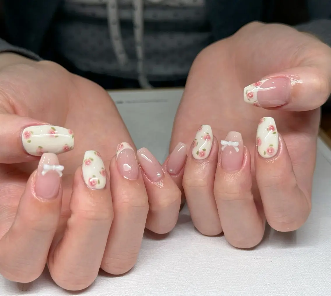 ネイル オーロラネイル ブルー チークネイル フットネイル フレンチネイル ハンドネイル GIN NAILのネイルデザイン